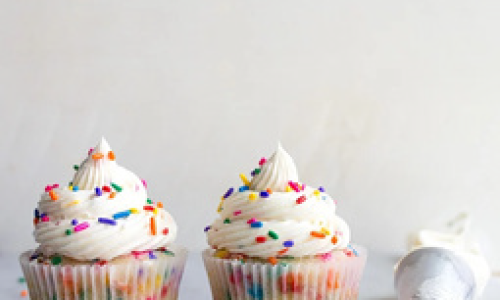 CUPCAKE DECORATING Cover Image CUPCAKE DECORATING Cover Image